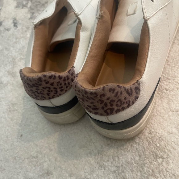 COSTCO SNEAKERS - Picture 2 of 3